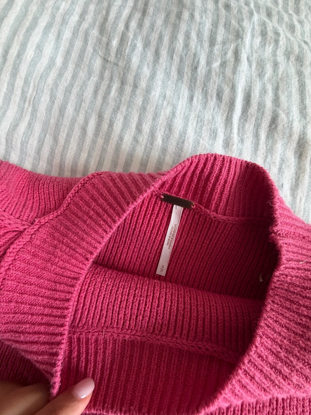 Free People Pink Cropped Sweater Size Small - Picture 3 of 5